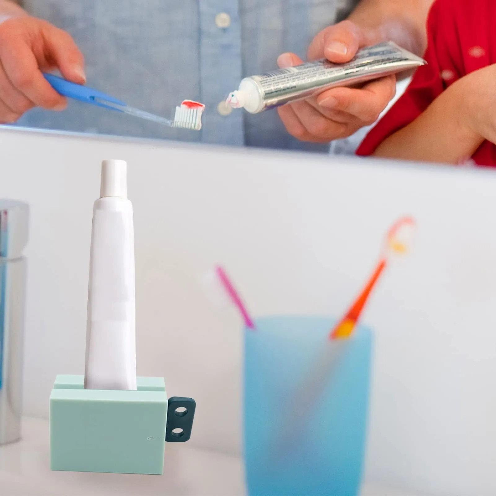 4 PCS Toothpaste Squeezer, Rolling Tube Toothpaste Squeezer with Frosted Handles Toothpaste Holder Stand,Saves Toothpaste and Creams (4 Colors) Style1