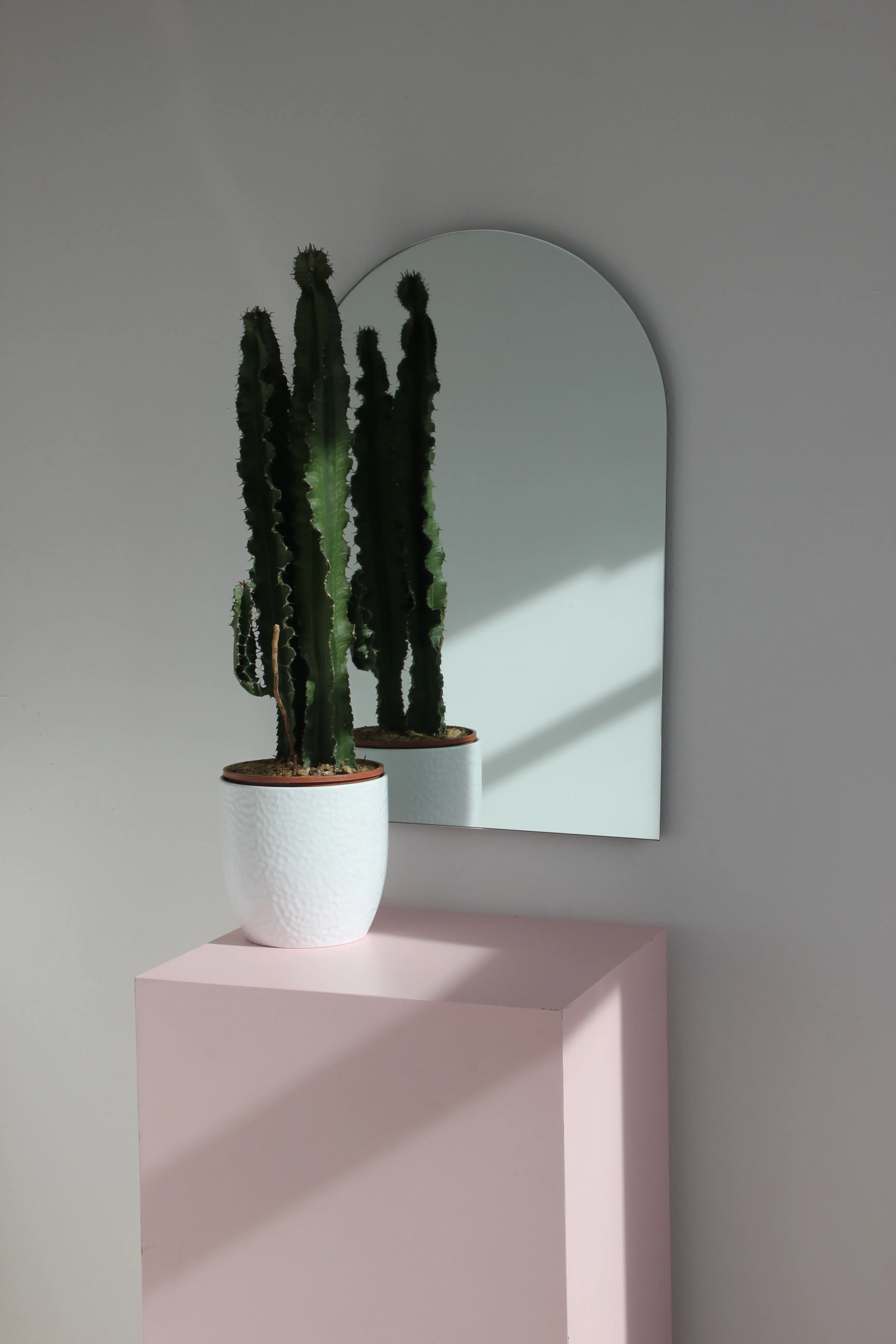 Arcus™ Arch shaped Minimalist Frameless Mirror with a Floating Effect, Large