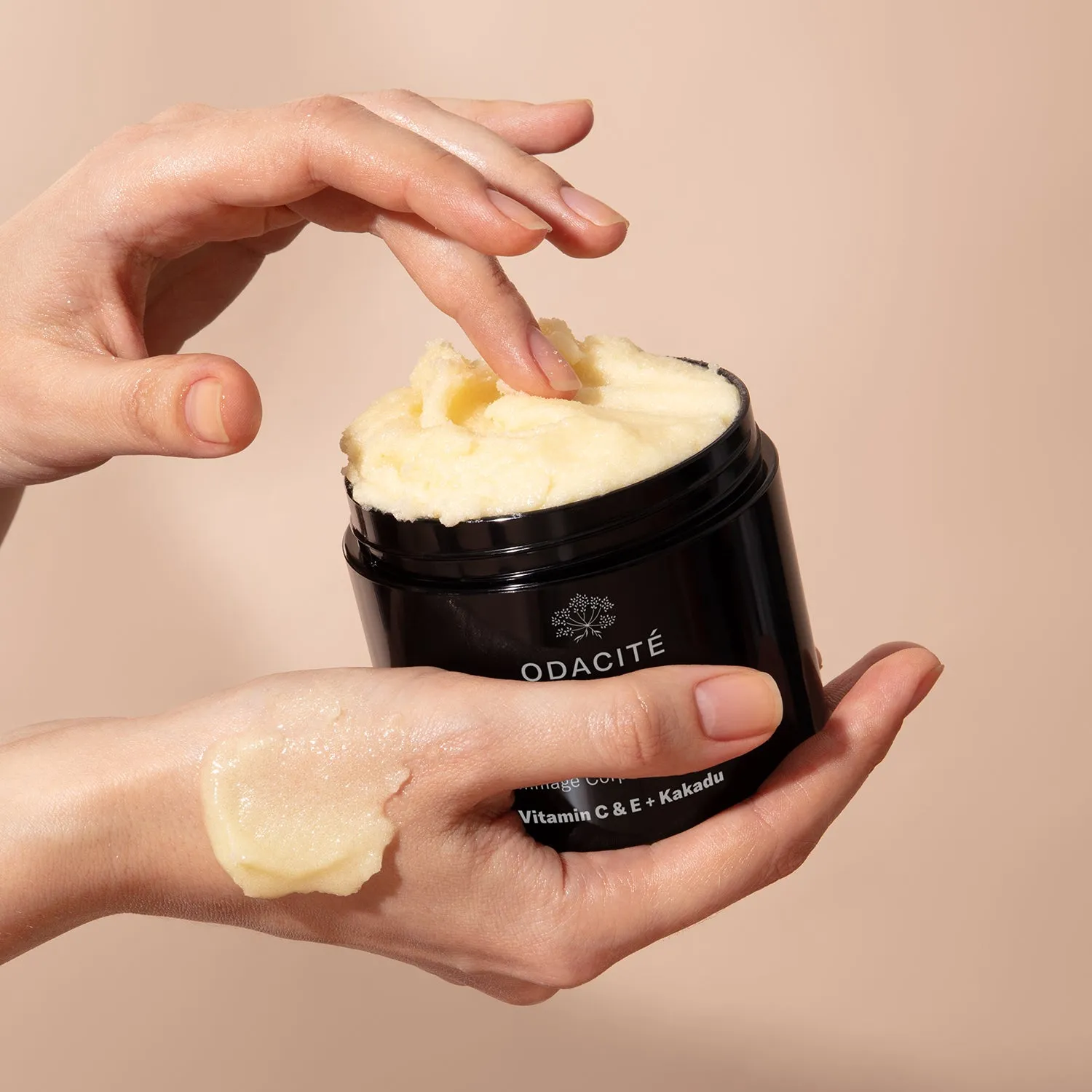 C-Smooth • Hydra-Firm Body Polish • Vitamin C & E   Kakadu