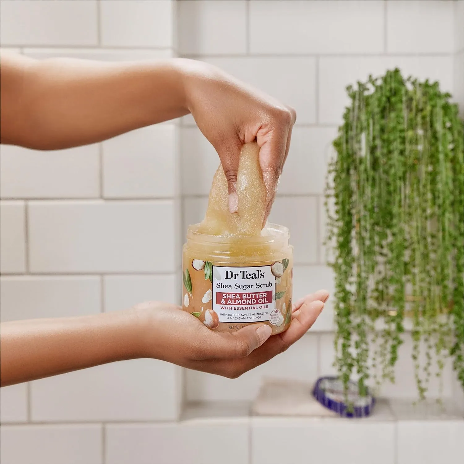 DR TEALS shea suger scrub shea butter & almond oil with essential oils مقشر الجسم باللوز والشيا من دكتر تيلز