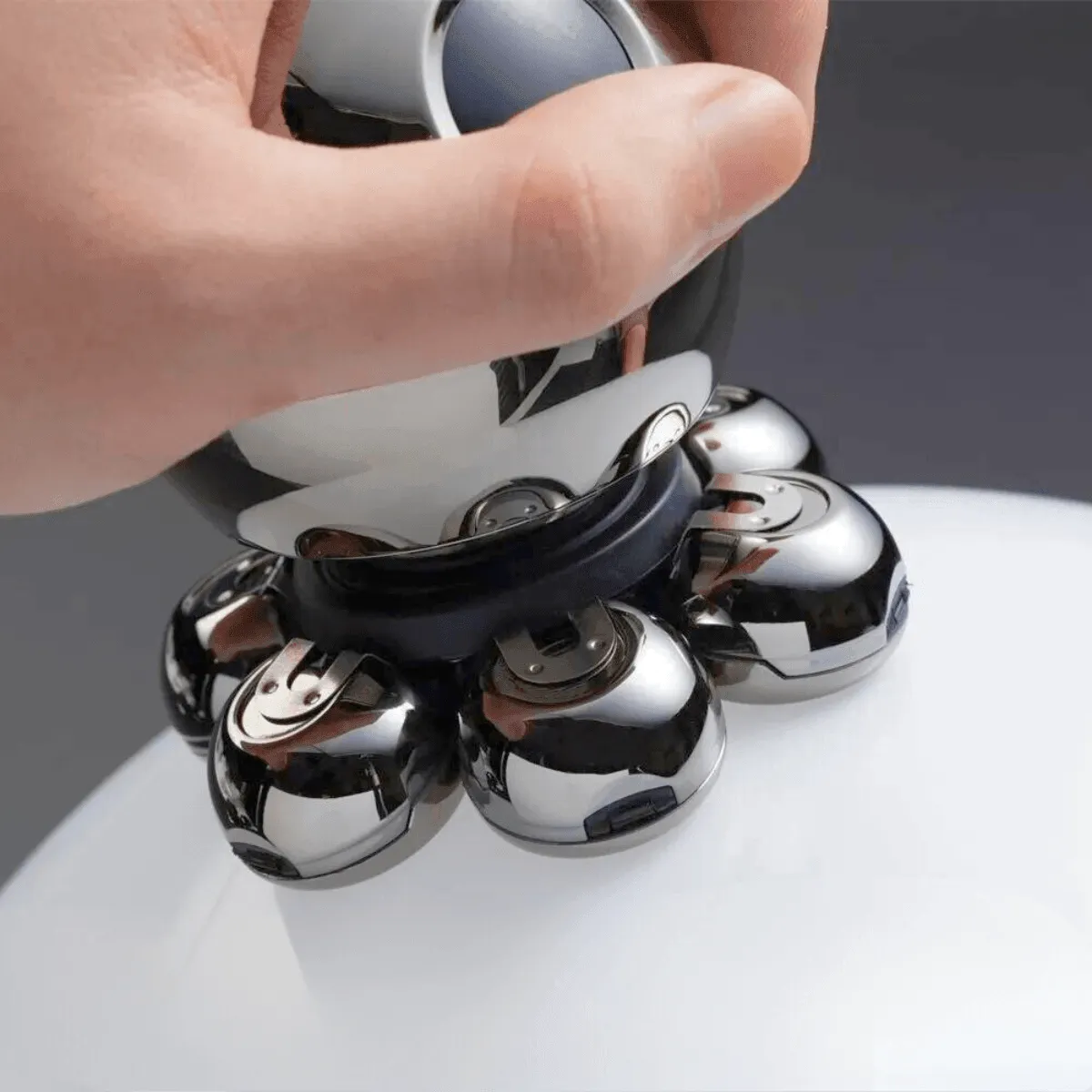 Electric Shaver, Wet & Dry Use, Stainless Steel Blades, 80 Min Battery Life, Fast Charging, Automatic Cleaning