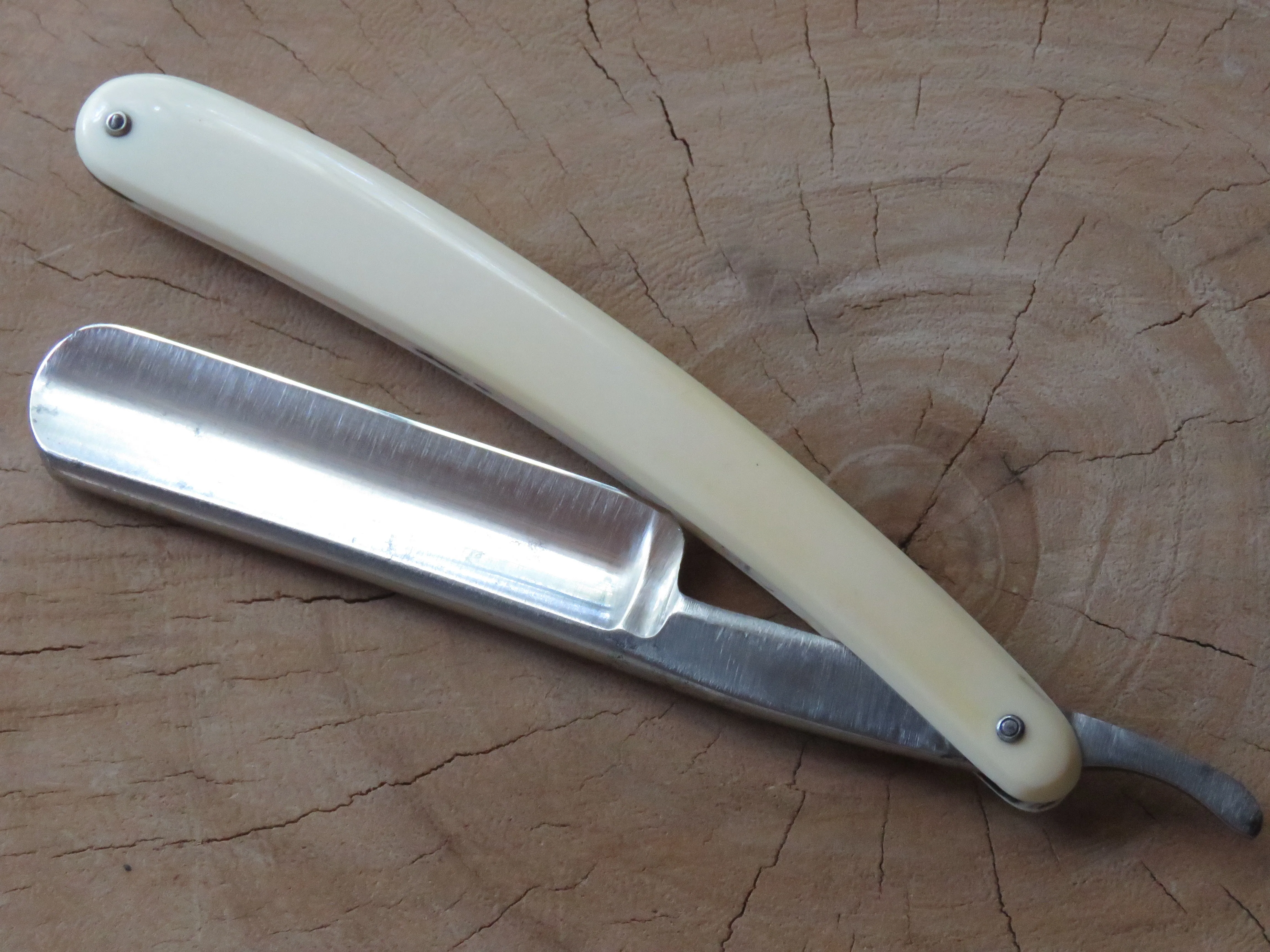 'Gear' Razra straight razor (VR67)