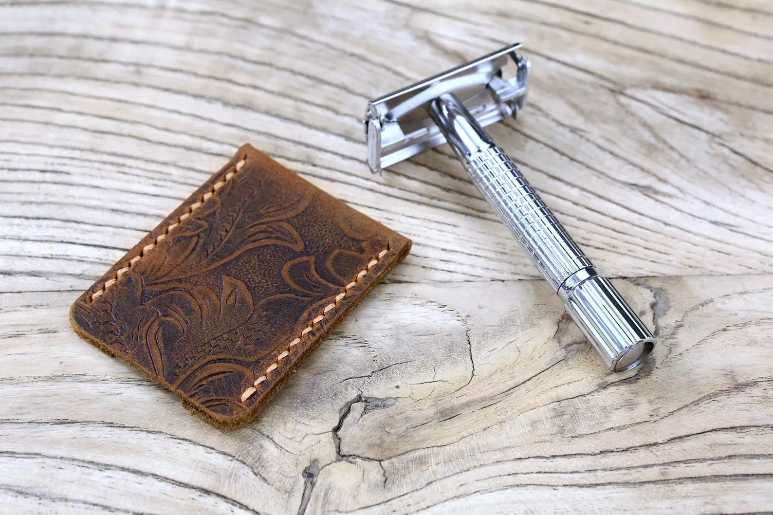 Personalized leather double edge razor travel case