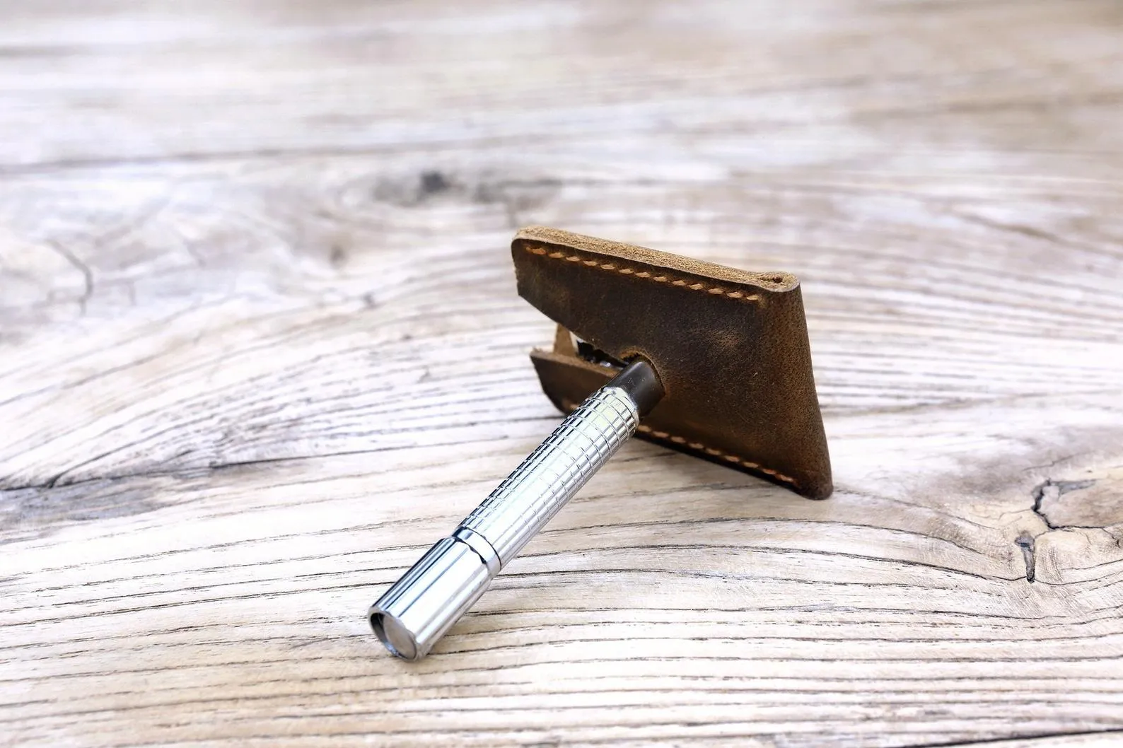 Personalized leather double edge razor travel case